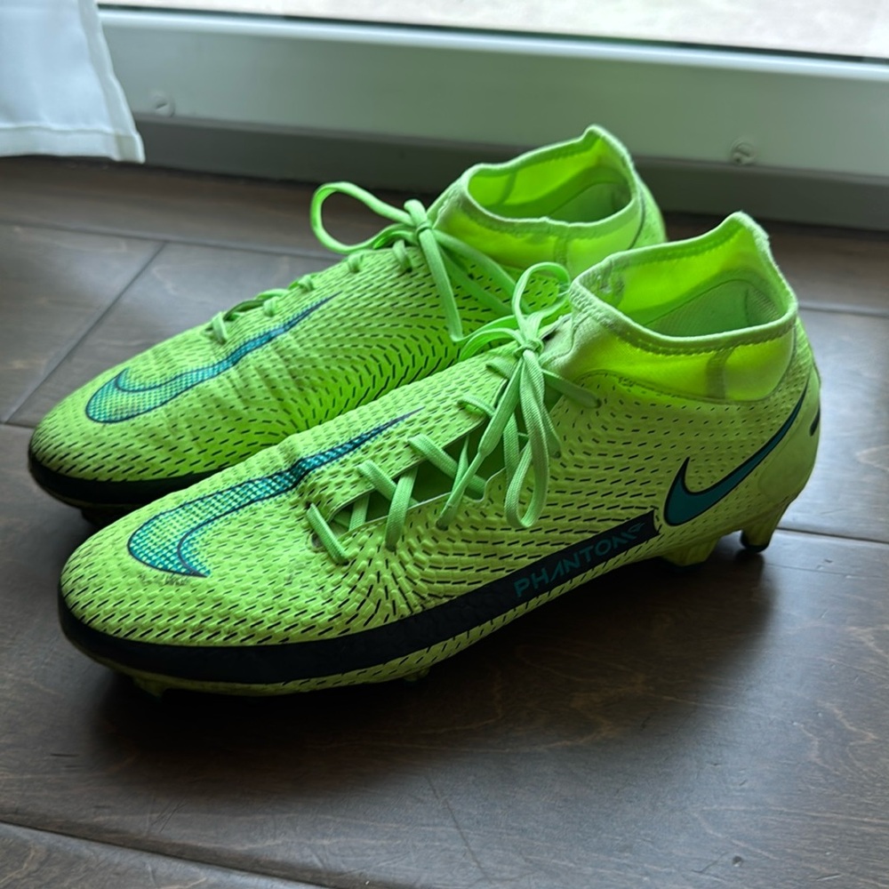 Nike Cleats Phantom Size 10.5